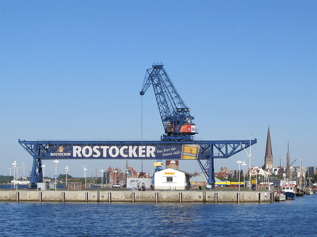 Rostock vom Wasser aus erleben - Bootsverleih am Blauen Kran